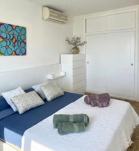 a bedroom with a large bed with two pillows on it at Apartamento en primera línea de la playa a 15 minutos de la Ciudad de Valencia in Valencia