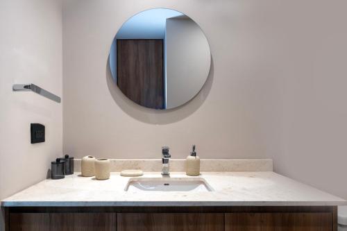 a bathroom with a sink and a mirror at Cozy Americana Condo GDL in Guadalajara