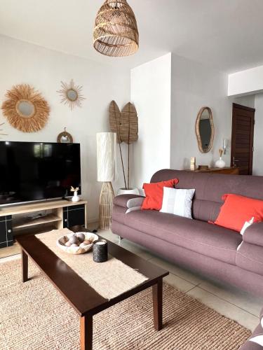 Modern & Quiet 2BR Apartment - Fast WiFi & Parking