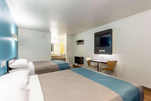 a hotel room with two beds and a tv at Motel 6-Bryan, TX - College Station in Bryan