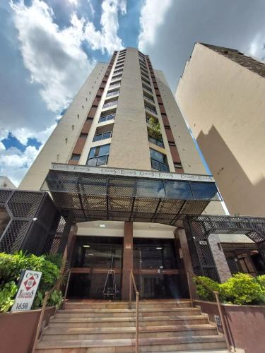 a tall building with stairs leading up to it at Flat Próx. Campo de Marte, Anhembi e Espaço Unimed in São Paulo