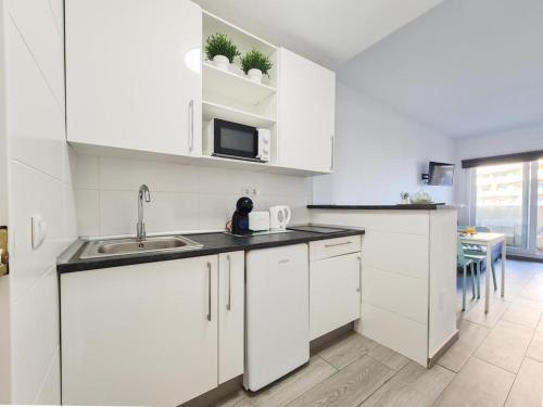 Beautiful studio in Benalbeach photo 5