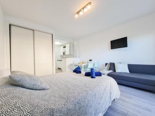 Beautiful studio in Benalbeach photo 6