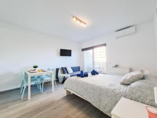 Beautiful studio in Benalbeach photo 8