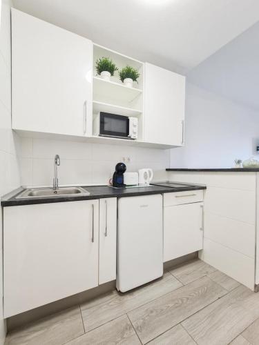 Beautiful studio in Benalbeach photo 19