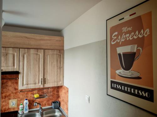 a sign on the wall above a kitchen sink at GUNER Apartament Bełchatów in Bełchatów