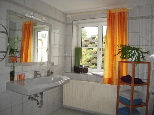 Un baño de Ferienwohnung Oswald Fuschlsee