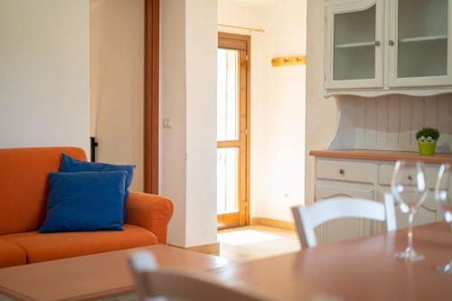Appartamento Posada con piscina e parcheggio privato vicino al mare
