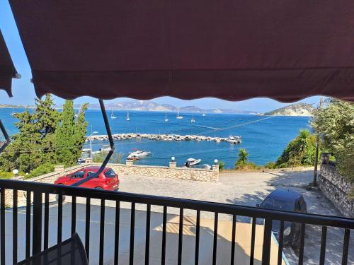 Karmiris family apartment with sea view for 6persons