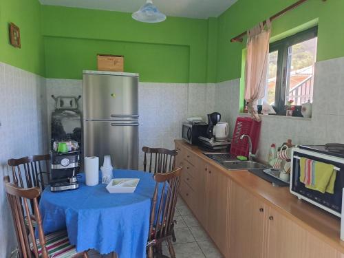 Karmiris family apartment with sea view for 6persons