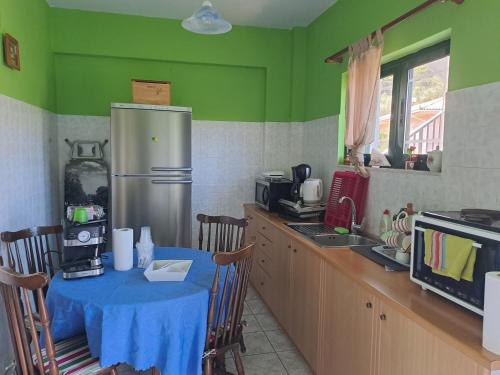 Karmiris family apartment with sea view for 6persons