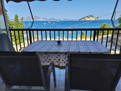 Karmiris family apartment with sea view for 6persons