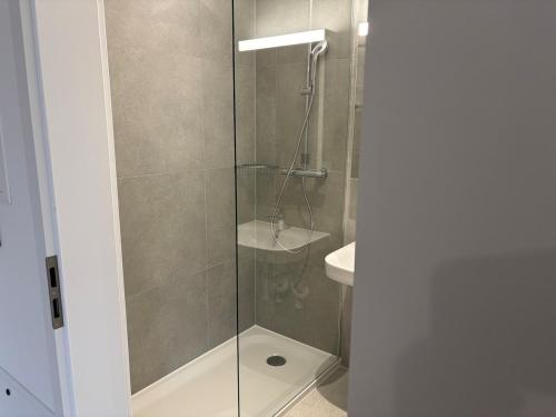 Brand New Apartment on top floor with view on the trains in Lausanne Train station- 64