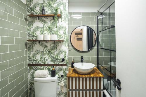 a bathroom with a sink and a mirror at Spacious and modern flat in Archway in London