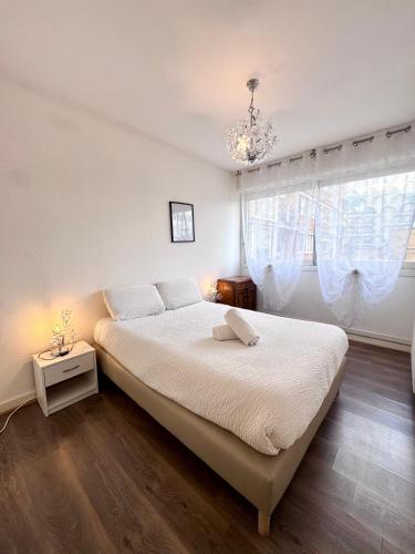 En eller flere senge i et værelse på Cosy 4 pers