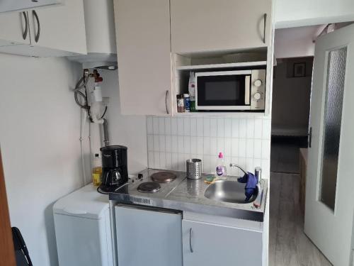 ครัวหรือมุมครัวของ Maisonnette 20 m2 avec cour