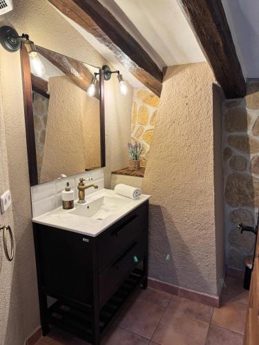 a bathroom with a sink and a mirror at Casa Marèlia, Costa Daurada Rural in Vilanova de Escornalbou
