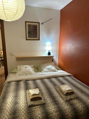 a bedroom with a bed with two towels on it at Campo Smith - Les Floralies free parking in Bardonecchia