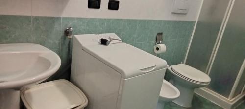 a bathroom with a sink and a toilet at Colonne Blu in Ginosa Marina