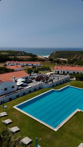 Piscina a Monte Carvalhal da Rocha o a prop