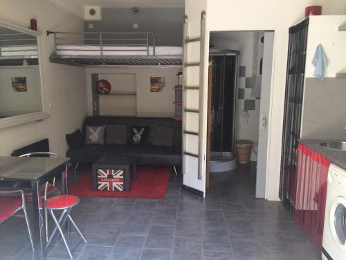 Studio sur agde, avec cour, parking et spa en option