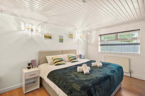 a bedroom with a bed with two towels on it at Private 2Bed-Parking & Garden-By FabAccommodation in Bristol