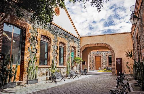 a group of benches sitting outside of a building at Centro Vacacional Atlixco-Metepec in Atlixco