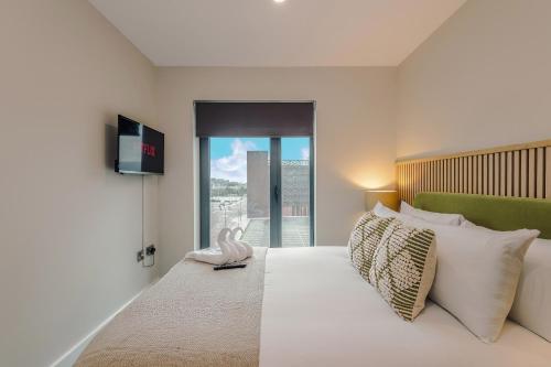 Luxury 2-Bed Apt by Royal Albert Dock & M&S Arena photo 24