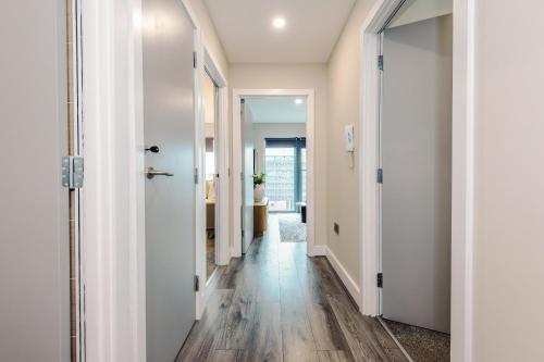 Luxury 2-Bed Apt by Royal Albert Dock & M&S Arena photo 37