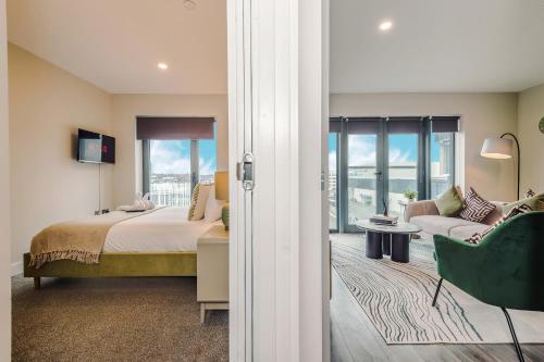 Luxury 2-Bed Apt by Royal Albert Dock & M&S Arena photo 23