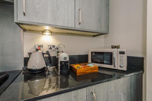Luxury 2-Bed Apt by Royal Albert Dock & M&S Arena photo 21