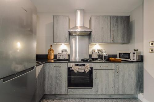 Luxury 2-Bed Apt by Royal Albert Dock & M&S Arena photo 12