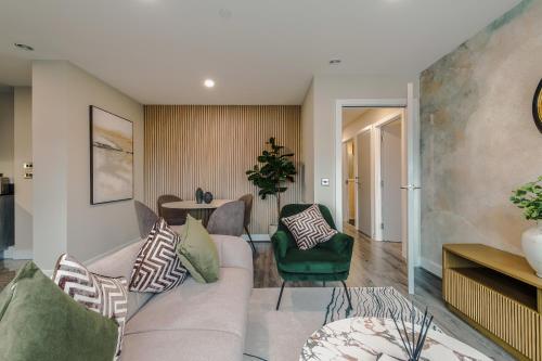 Luxury 2-Bed Apt by Royal Albert Dock & M&S Arena photo 13