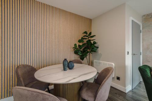 Luxury 2-Bed Apt by Royal Albert Dock & M&S Arena photo 17