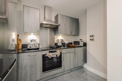 Luxury 2-Bed Apt by Royal Albert Dock & M&S Arena photo 18