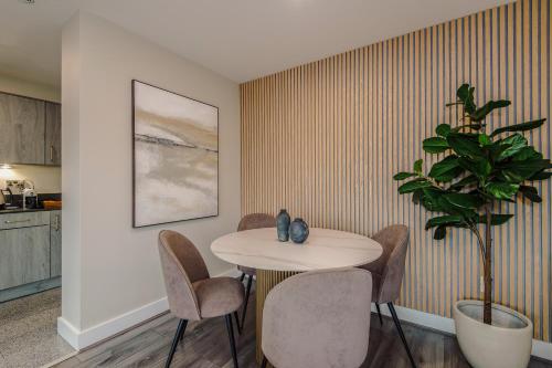 Luxury 2-Bed Apt by Royal Albert Dock & M&S Arena photo 10