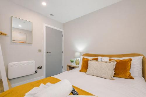Luxury 2-Bed Apt by Royal Albert Dock & M&S Arena photo 32
