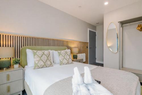 Luxury 2-Bed Apt by Royal Albert Dock & M&S Arena photo 8