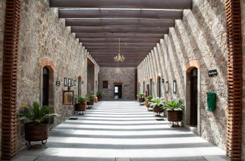 an empty hallway with plants on the walls at Centro Vacacional La Trinidad in Santa María Atlihuetzián