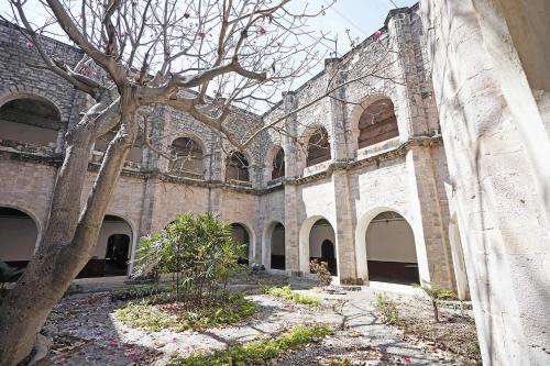 a large brick building with a tree in front of it at Centro Vacacional Oaxtepec in Oaxtepec