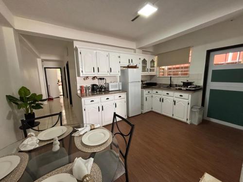 Cuina o zona de cuina de Isca Place- Spacious conveniently located