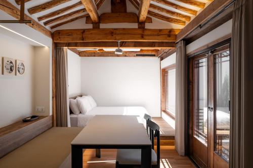 a room with a table and a bed in it at Luxury Hanok The four beauties seochon in Seoul