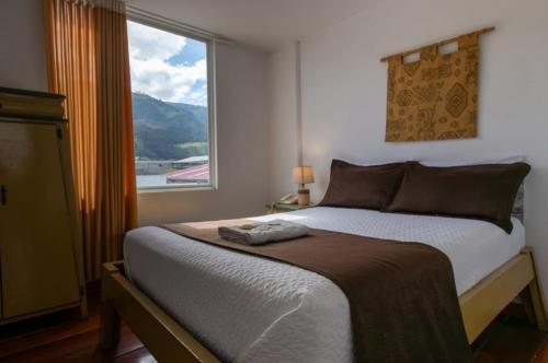 En eller flere senge i et værelse på HOSTAL DEL RÍO