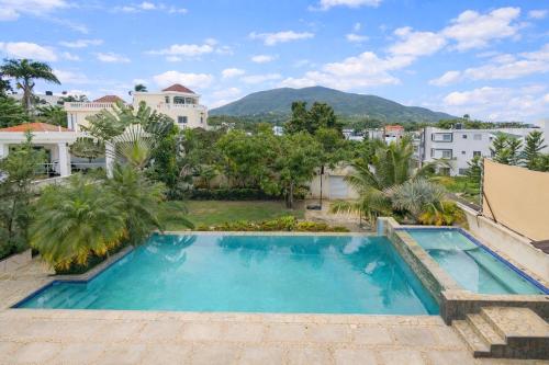Villa las orquídeas terraza y piscina grande, a 5 minutos de la playa!!
