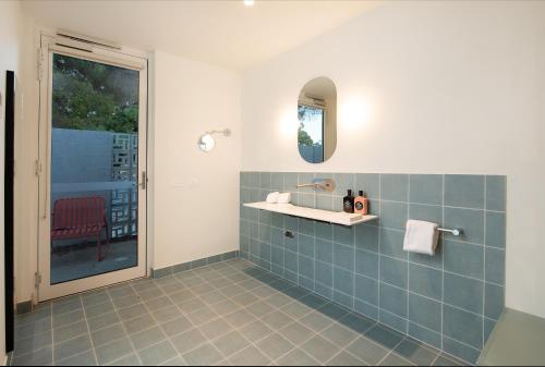 a bathroom with a sink and a mirror at Kar-Rama Hotel in Mildura
