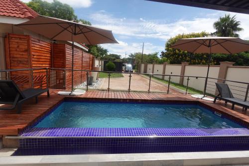 Piscina a Plush n Blush o a prop