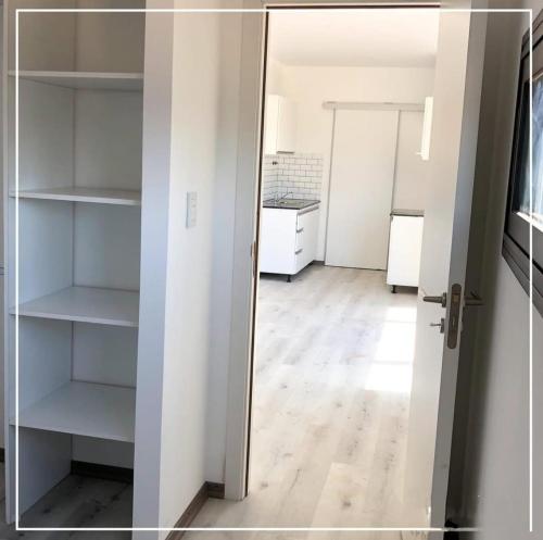 an open door to a room with a kitchen at Quinta Soñada Junin in Junín