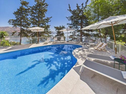 Villa With Heated Pool In Almuñécar