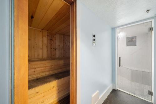 2 Bedroom Newly Remodeled Beachfront Condo, Destin photo 34