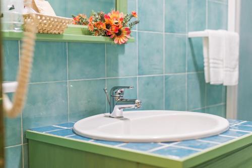 a bathroom with a sink and a mirror at Albergo Residenziale Gli Ontani in Cala Liberotto